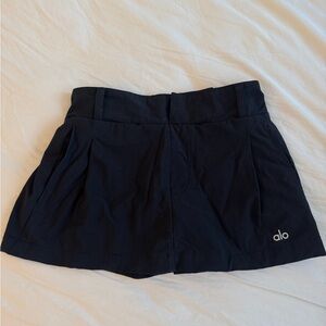 ALO Yoga Black Skorts with Pleated Design and Lightweight Fabric